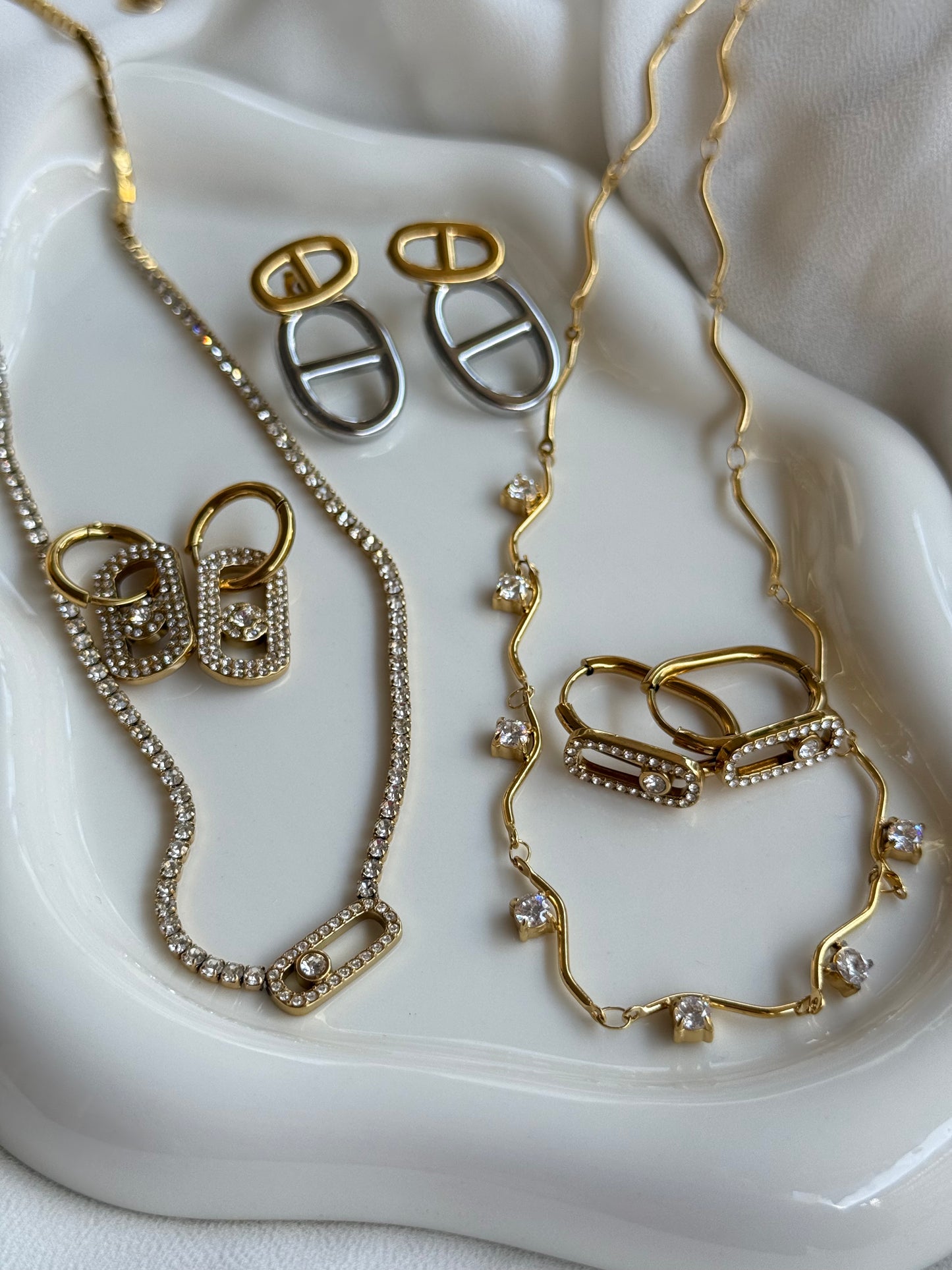 Σκουλαρίκια